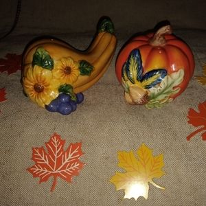 YH 2001 gourd and pumpkin salt & pepper shakers.